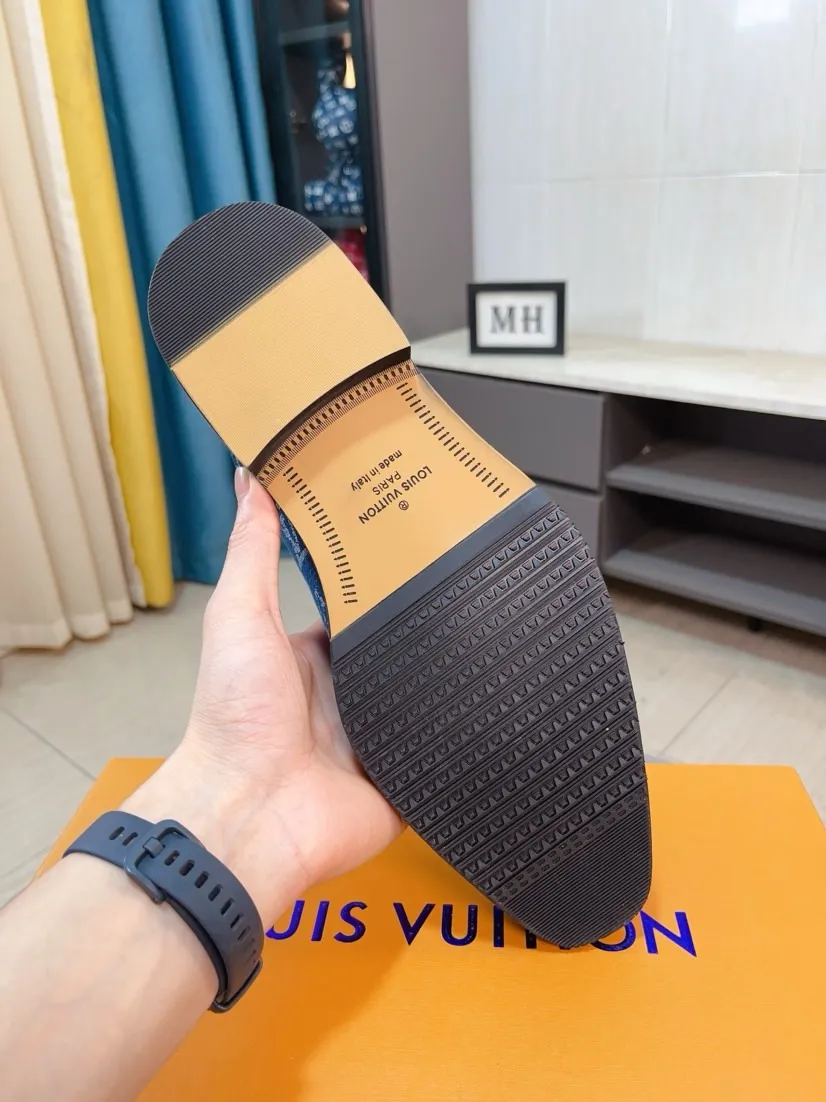 Ex-factory price 720🌹🌹High version [LV] Louis Vuitton's popular casual leather shoes🎖Fashionable and elegant🎖🎖Material: Original imported open-edge beaded cowhide, washed cowhide leather lining, original open-molded rubber outsole, high-end and classy, ​​elegant quality, instantly transforming into a handsome man ❤❤Standard\nNumber: 38-44